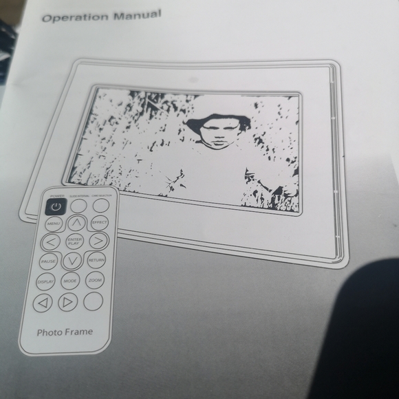 Royal 7" Digital Picture Album, Plug & Play, Most Media Cards, Remote & Manual - Picture 4 of 10